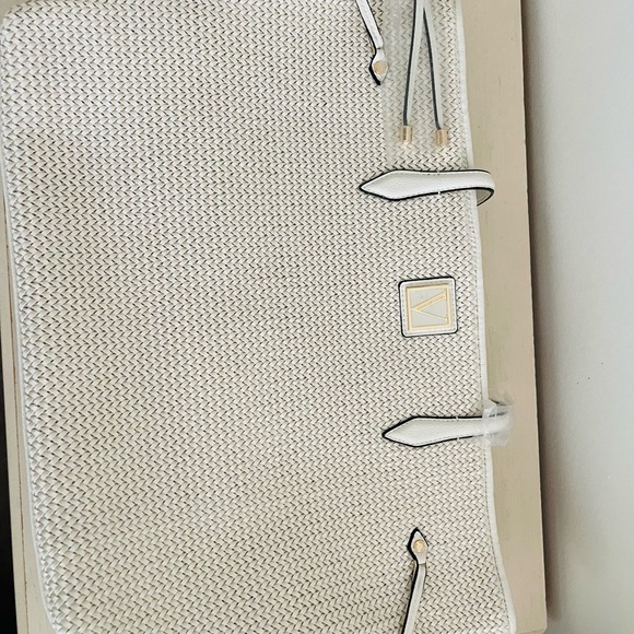 Victoria Secrets - Picture 2 of 3